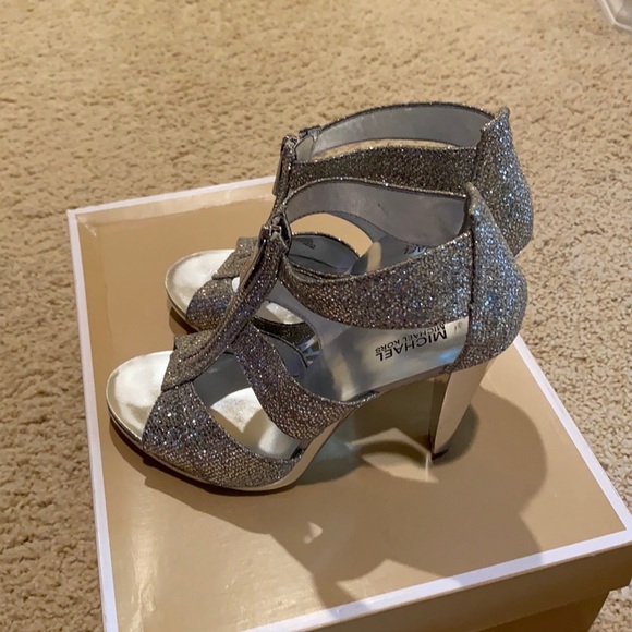 Shoes - Picture 2 of 6